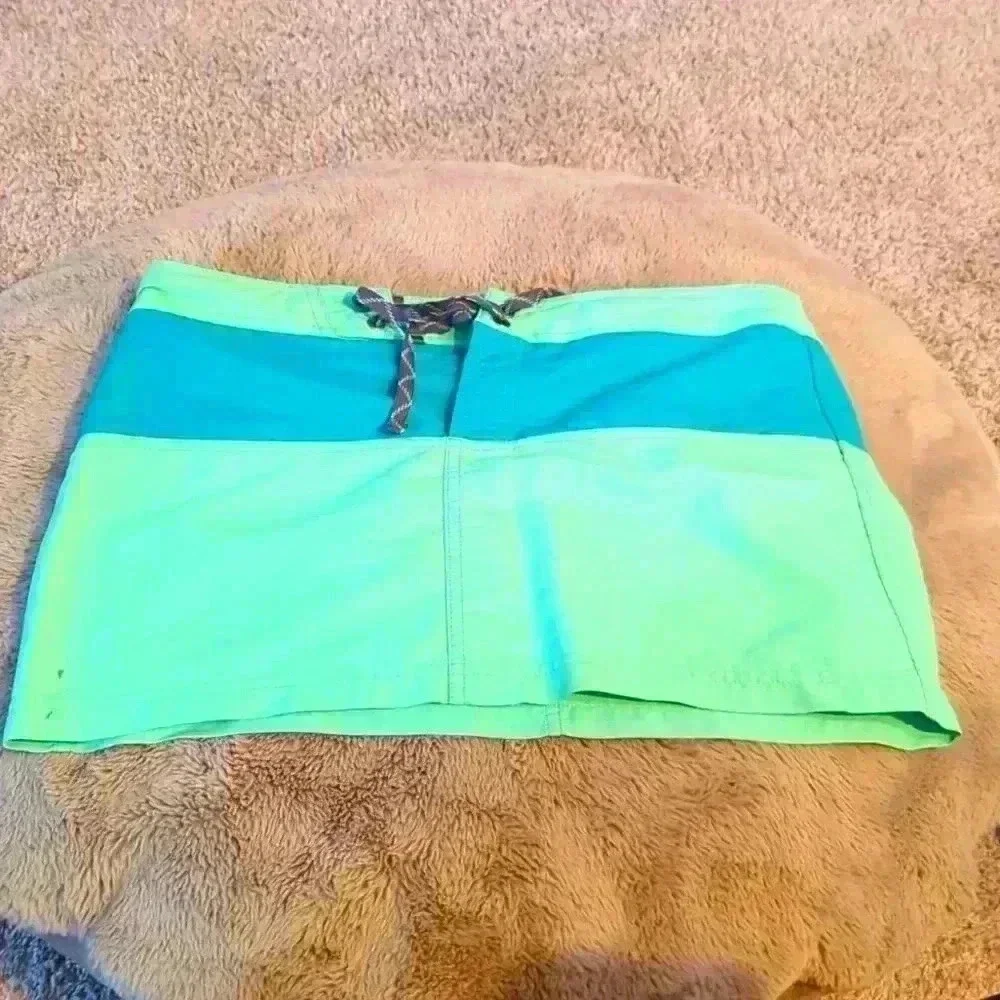 Patagonia skirt, size 10, green and blue
